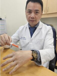 【臺北醫學大學附設醫院】斷開疼痛記憶 精準微創手術  個人化多模式微創腰椎痠痛控制策略 助七旬翁重拾含飴弄孫之樂
